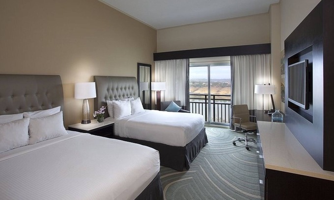 Lakeway Hotel | 2 Pet-Friendly Units at Lakeway Resort & Spa, Outdoor Pool!