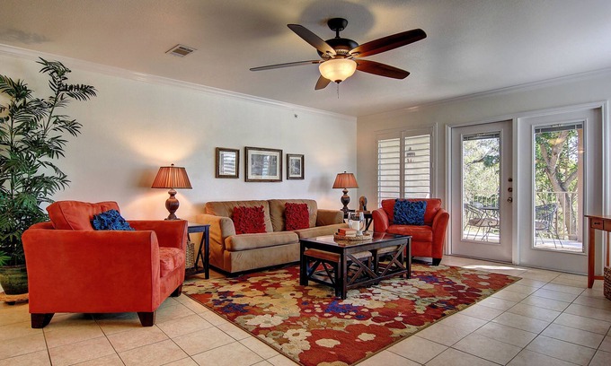 New Braunfels Condo | 2 Pools, 4 Hot tubs on the Guadalupe River! Walk to Schlitterbahn!