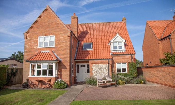 Thornham House | 2 Priory Court