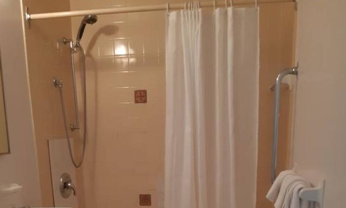 New London House | 2 Queen Bed Housekeeping Suite