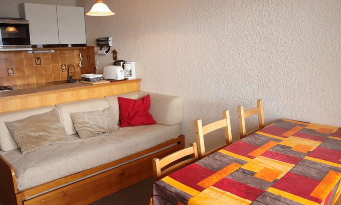 Auris Apartment | 2-room apartment, sleeps 6, 250m from slopes in Auris en Oisans