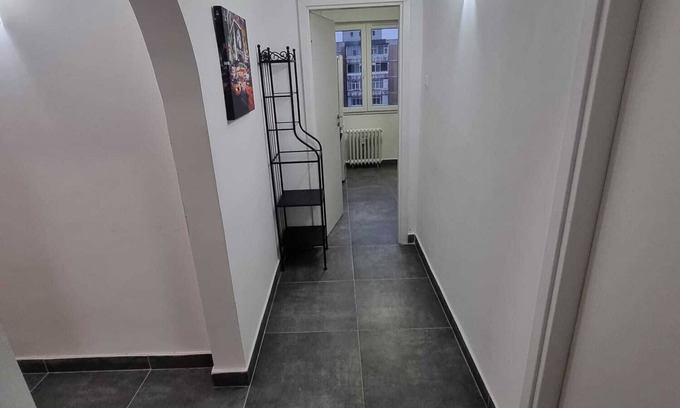 Militari Apartment | 2 Rooms, FREE Netflix, Steps from Subway!