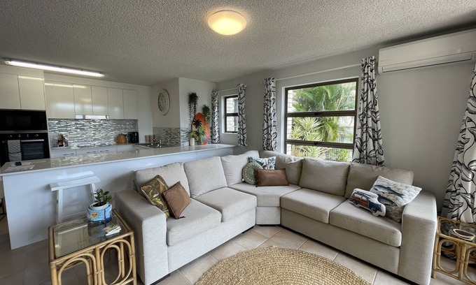 Maroochydore Apartment | 2 Seabelle - 2 bedroom unit opposite the beach in Cotton Tree