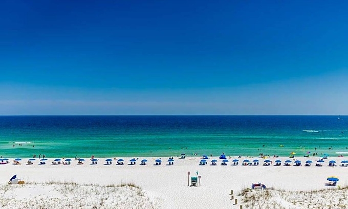 Plaza Primera Hotel | 2-Star Hotel ∙ Hampton Inn Pensacola Beach