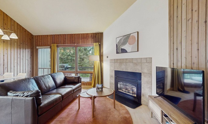 Century West Condo | 2-story condo near Mt Bachelor with hot tub, pool, grill, balcony, fireplace, AC