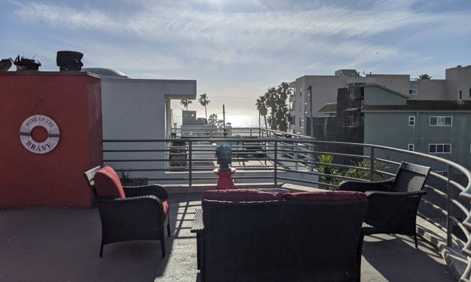 Venice House | #2-Venice Beach's FINEST 1877SF 2BD 2BA & 2 CAR ATTACHED ENCLOSED PRIVATE GARAGE
