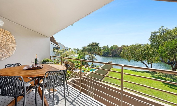 Noosaville Apartment | 2/Villa Marina 106 Noosa Parade Noosaville QLD 4566