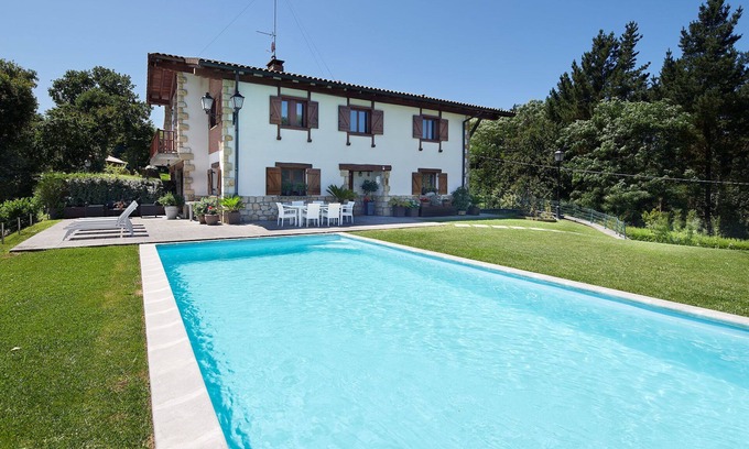 Hondarribia Villa | 20 minutes from San Sebastian, 1 hour from Bilbao. 5 km from France. Bay views.