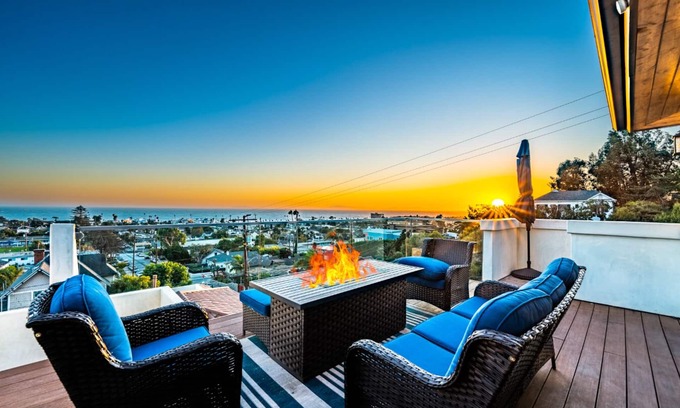 Ventura House | 20% Off Oct 23-26! Great Ocean Views W/Hot Tub