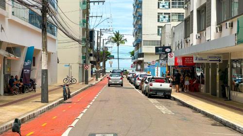 Centro Apartment | 200 metros da Praia Central na Avenida Brasil próximo à Roda Gigante e Shopping Atlântico