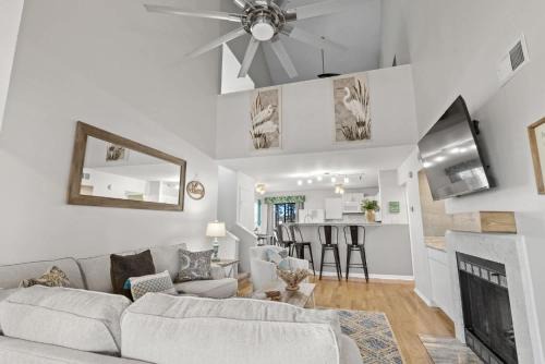 Surfside Beach House | 201D Jenns Bay Retreat