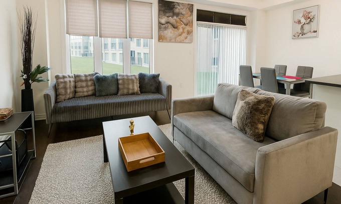 Vaughan Bed & Breakfast | 2024-Built Elegant 3BR Getaway in Kleinburg, Vaughan—Near Canada's Wonderland!