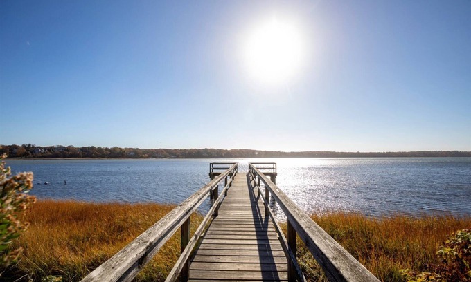 Eastham Cottage | 2025 Topsail: Delightful Waterfront Cottage on Town Cove, Pet Friendly!