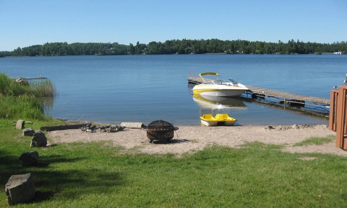 Keewatin Cabin | 2026 calendar now open! Beachfront - Lake of the Woods Kenora w/boat launch!