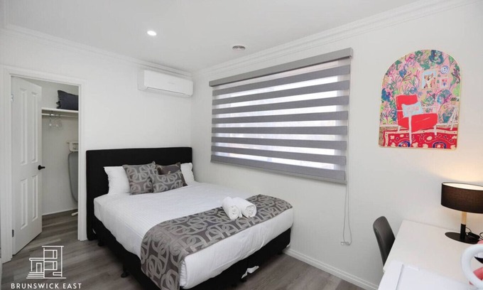 Brunswick East Apartment | 203 Premium Queen BR w/Fast WiFi - 18 mins tram to CBD