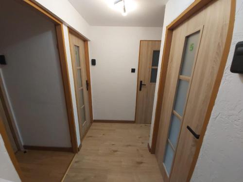Stare Miasto District House | 2050 Zwycięstwa 23 - Tanie Pokoje - samodzielne zameldowanie - self check in