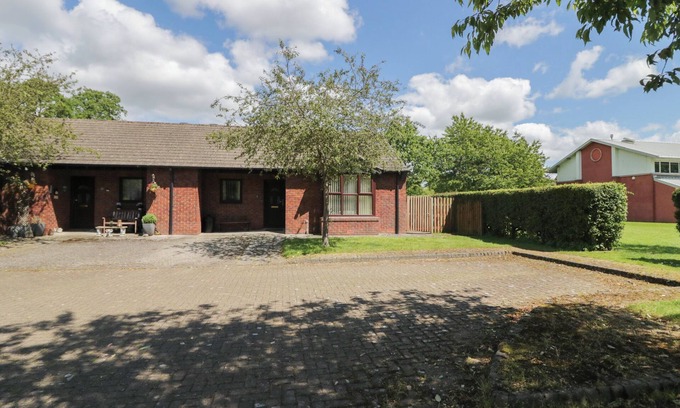 Eamont Bridge House | 21 EAMONT PARK, pet friendly, with a garden in Penrith