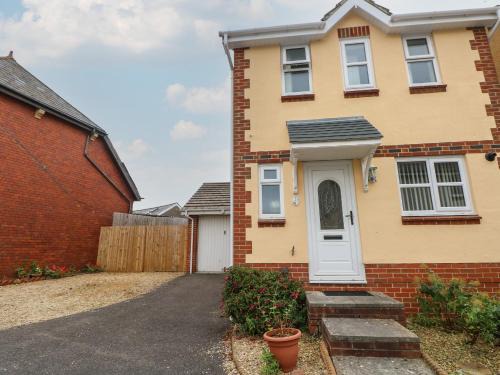 Barry House | 21 Heol Gylfinir