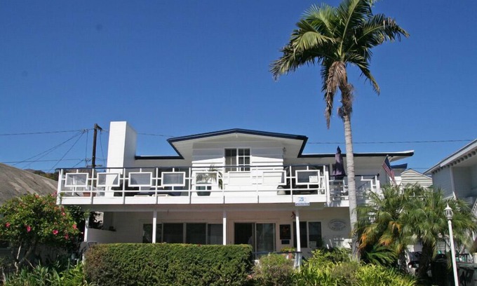 Avalon House | 211CL: Large Deck, Golf Cart, 1 Block to Beach, Pet Friendly. - 211 Claressa