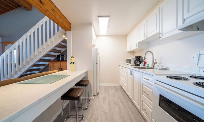 Regional District of Nanaimo Condo | #212 Upper Beach View Suite at Shorewater Resort, Qualicum Beach
