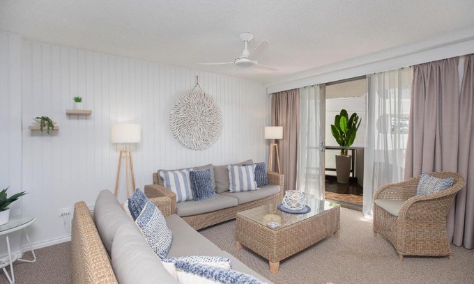 Port Macquarie Apartment | 21st Century 7