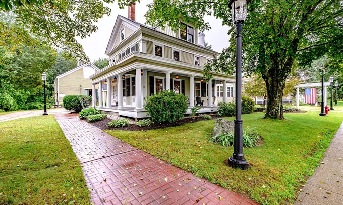 Bethel House | 22 Broad Steet - Perfect for wedding groups. Walking Distance to The Bethel Inn