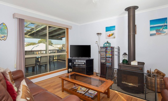 Sunset Strip House | 22 Panorama Avenue, Sunset Strip - great house on a large block