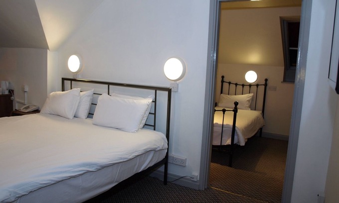 Oldham Hotel | 247 Hotel