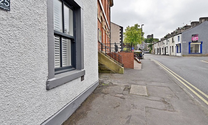 Clitheroe Cottage | 25 LOWERGATE, family friendly, luxury holiday cottage in Clitheroe