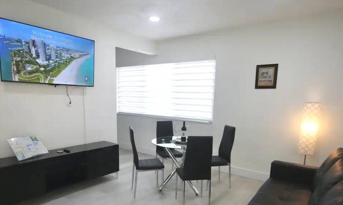 Flagami Apartment | 251 Airport/Top House Apartment 3