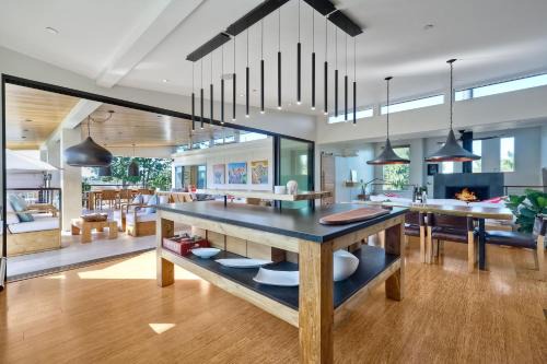 Leucadia House | 253 E Jason Street