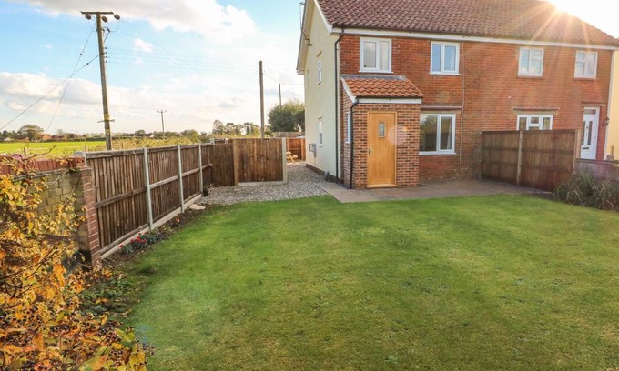 Irstead House | 27 Whitegates