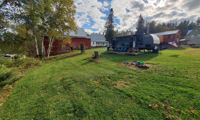 Eustis House | 27ft Nightly Rental RV in Sylvester Farm Campground and Cabins.