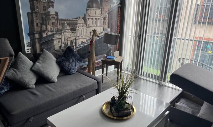 Chinatown Apartment | 28. 2 bed Sleeps 8 Free parking by Concert Square