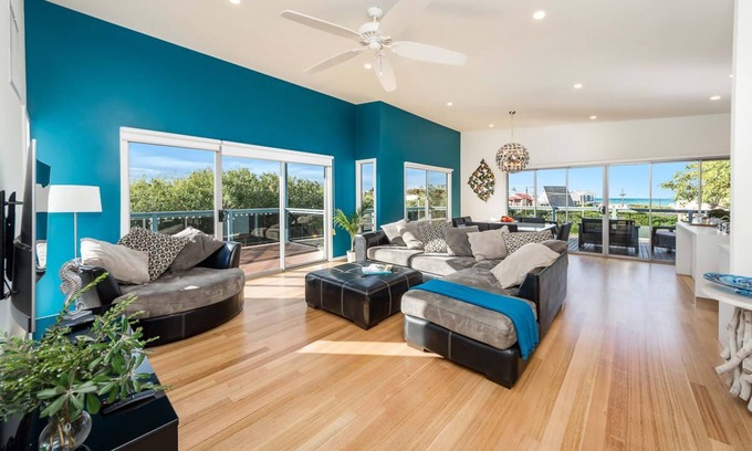 Middleton House | 29 Hero Ave - Ocean Views - Wi-Fi - Family