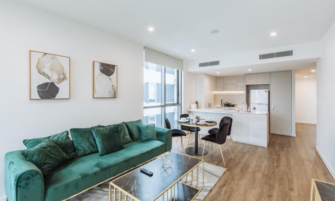 South Brisbane Apartment | 2B Appt with City View