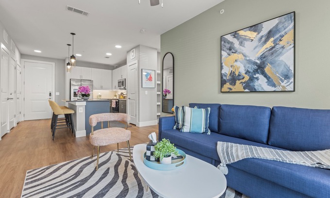 Fort Worth Apartment | 2B2B Luxury 1st Floor Apartment near in Ft Worth with free Parking,Pool,Gym&more