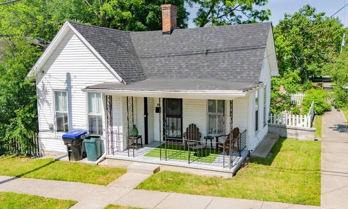 Frankfort House | 2BD 2Bath, Ideally Located Cottage