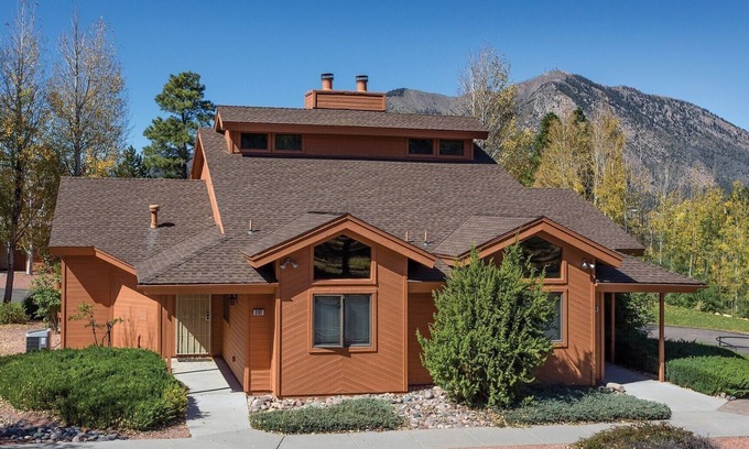 Flagstaff Condo | 2BD/Flagstaff - Full Kitchen, Living Room, W/D and Balcony!