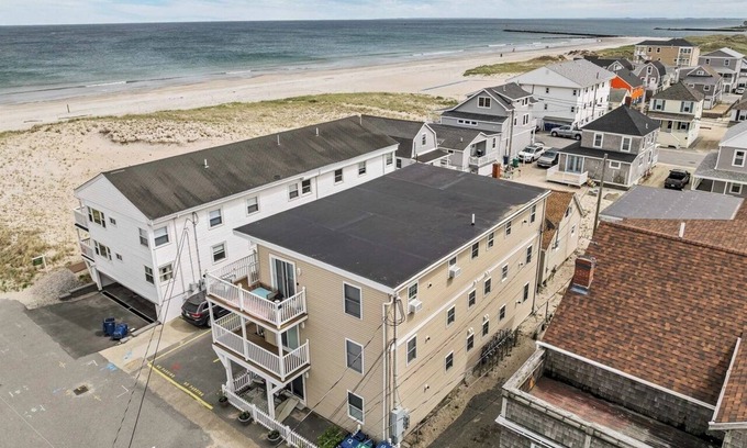Hampton Condo | 2BD Island Section Gem Pet Friendly Walk to Sand Weekly Discount