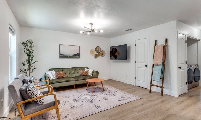 Como Condo | 2bed/1bath Spacious Townhome in Fort Worth Near I-30