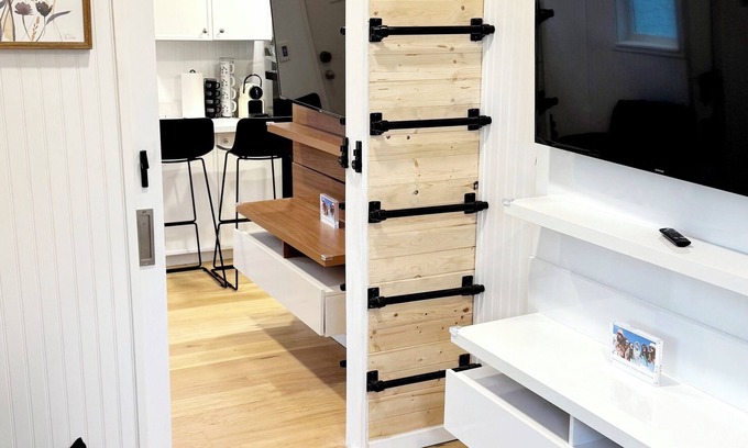 Woodland Hills House | 2BR/2BA with 2 Lofts, 2 Kitchenettes & 2 Laundries