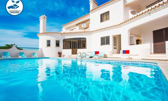 Castelo Apartment | 2BR Apt w/Terrace & Pool – Galé