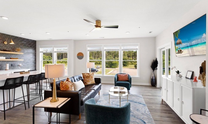 Bermuda Bay Condo | 2BR Coastal Retreat with Pool Access & Dogs