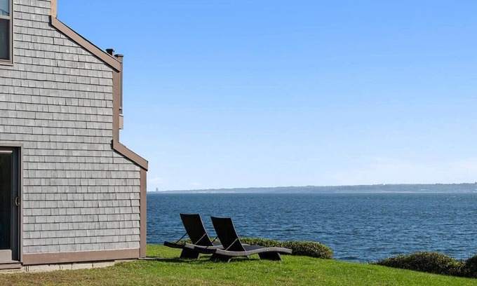 Jamestown Condo | 2br Condo Tranquil Retreat on Conanicut Island