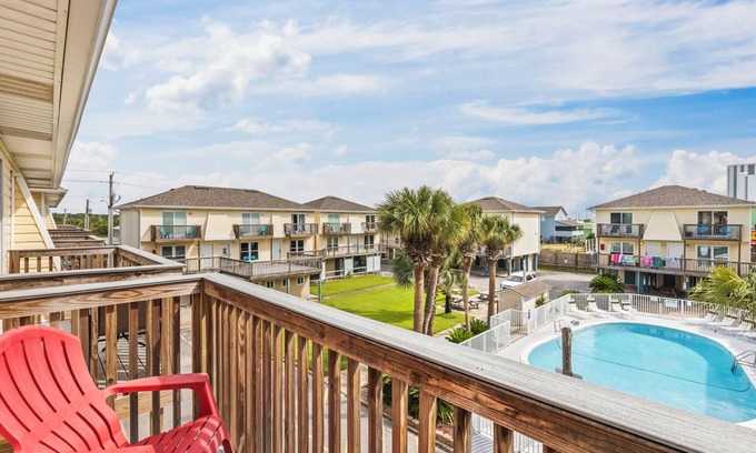 Gulf Shores Condo | 2BR condo w/pool, deeded beach access & walk to The Hangout
