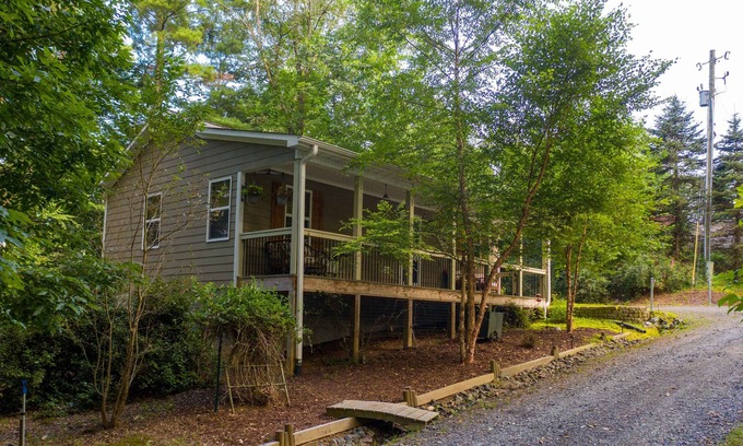 West Jefferson Cottage | 2BR Cottage Spring Getaway close to The New River
