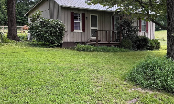 Greensboro House | 2BR Country Relaxation on Small Horse Farm-Convenient location -New King Bed!