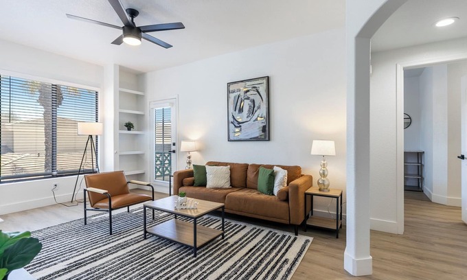 Kierland Apartment | 2BR CozySuites at Kierland Commons with pool #08