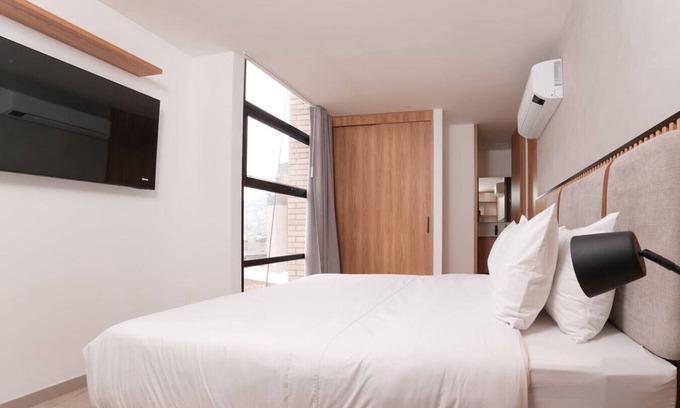 San Diego Apartment | 2BR for Creatives–Jacuzzi,Coworking, Poblado Vibes